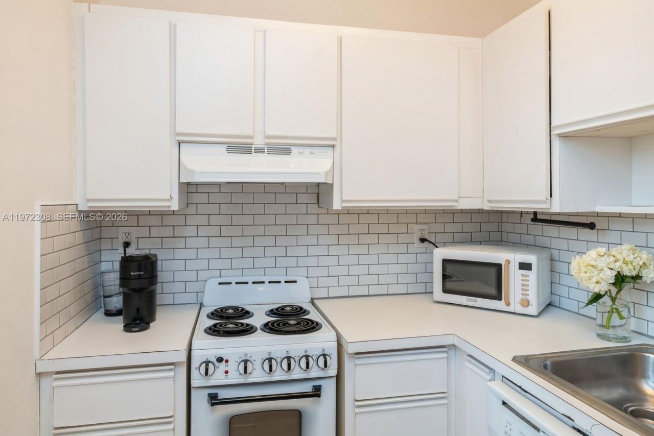 540 Brickell Key Dr, Unit 504, Miami, FL 33131 Photo