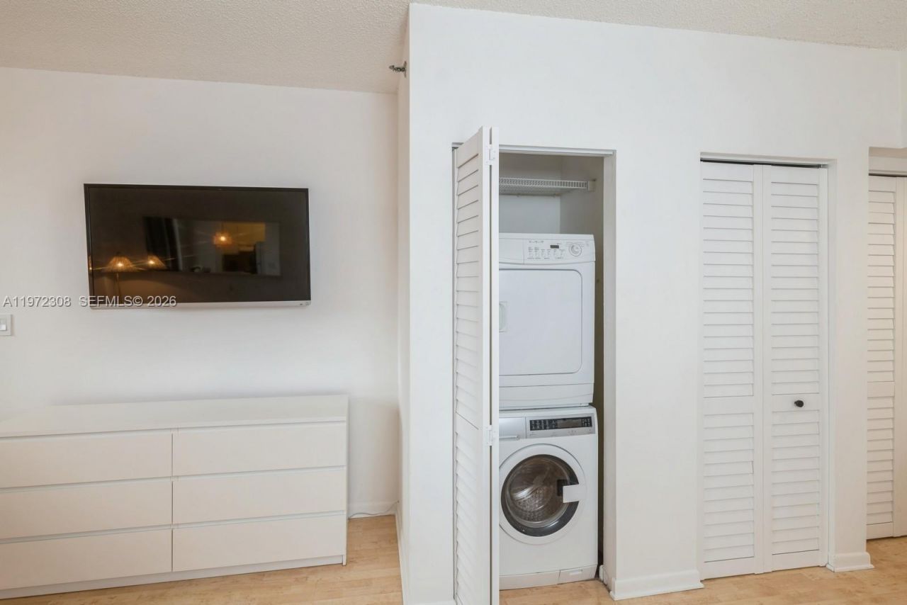 540 Brickell Key Dr, Unit 504, Miami, FL 33131 Photo