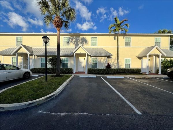 4216 Leo Ln, Unit 2E, Riviera Beach, FL 33410