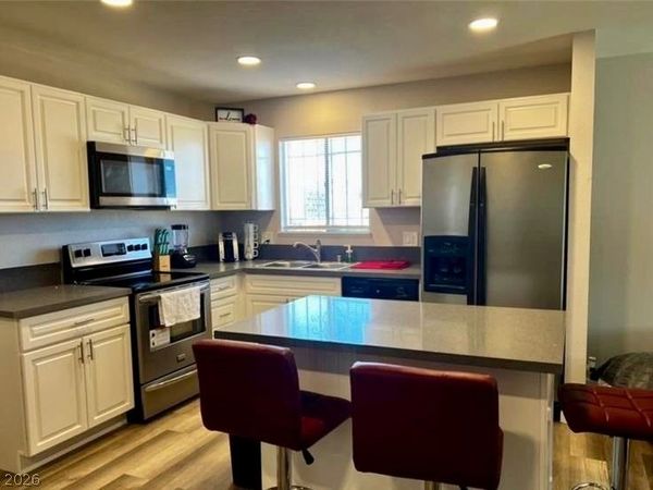 6401 Evergreen Avenue , Las Vegas, NV 89107