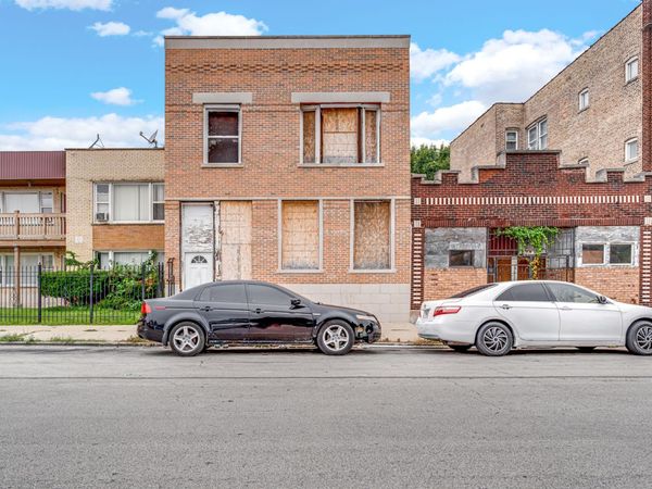 3024 E Cheltenham Place, Chicago, IL 60649