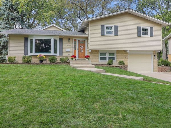 6766 Valley View Drive, Downers Grove, IL 60516