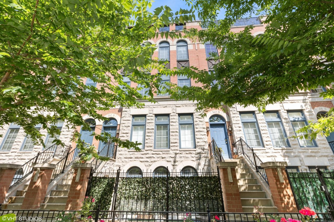 362 W Huron Street, Unit B, Chicago, IL 60654 Main Photo
