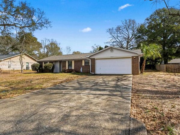 3928 Deerwood Cir, Pace, FL 32571