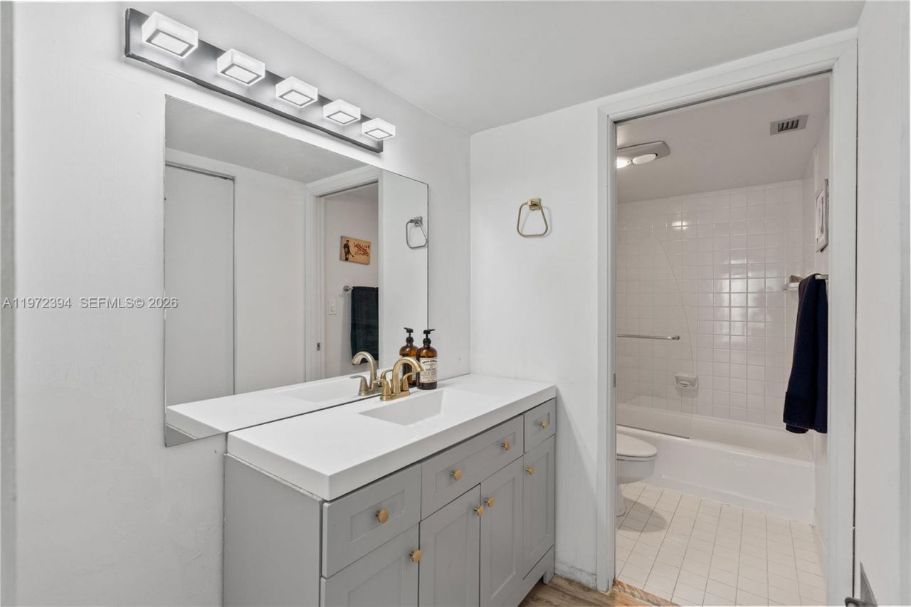 1865 Brickell Ave , Unit A2006, Miami, FL 33129 Photo