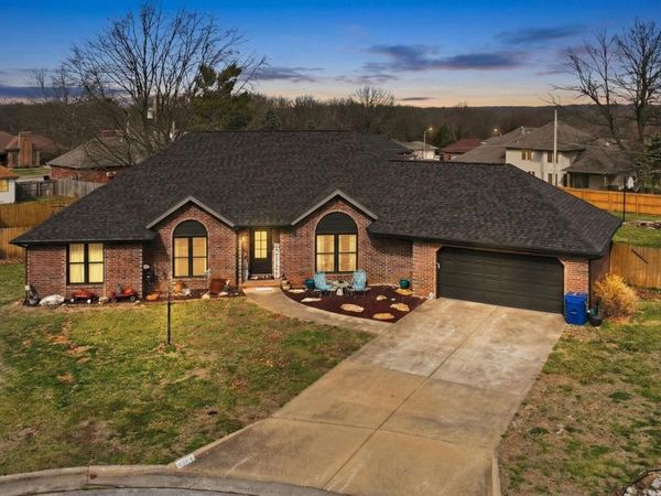 3983 N Courtney Circle, Springfield, MO 65803