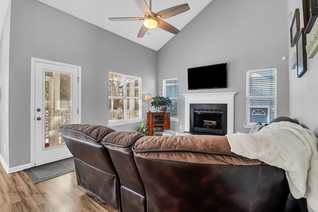 2111 Razorback Lane Photo 10