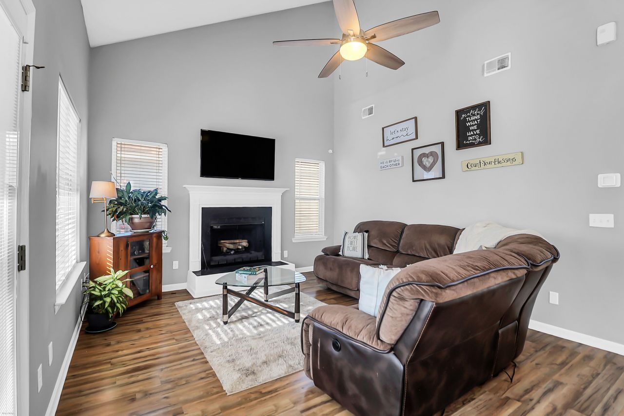 2111 Razorback Lane Photo 11