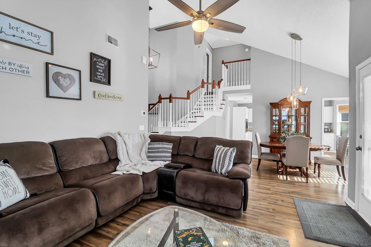 2111 Razorback Lane Photo 12