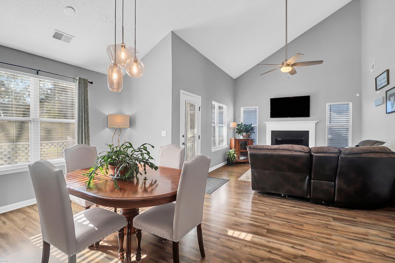 2111 Razorback Lane Photo 15