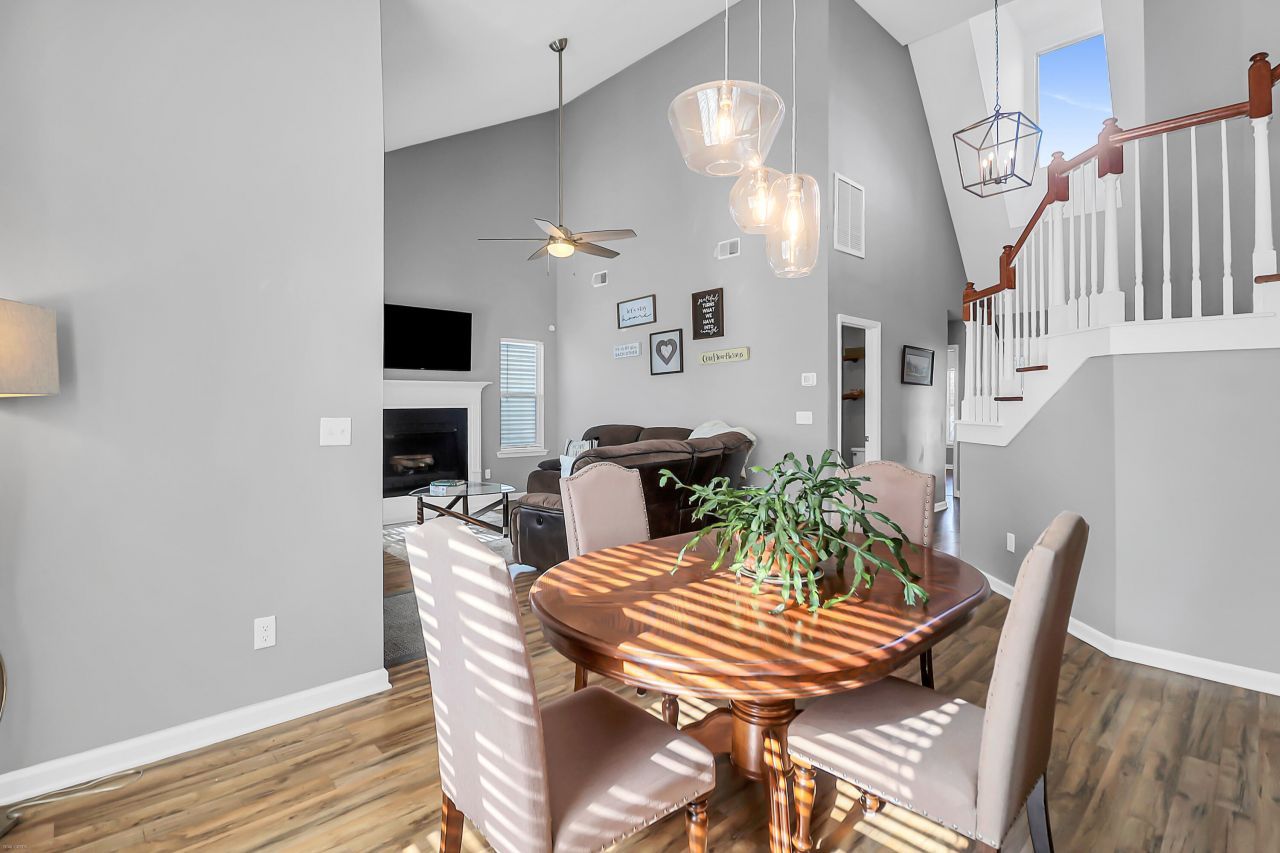 2111 Razorback Lane Photo 17