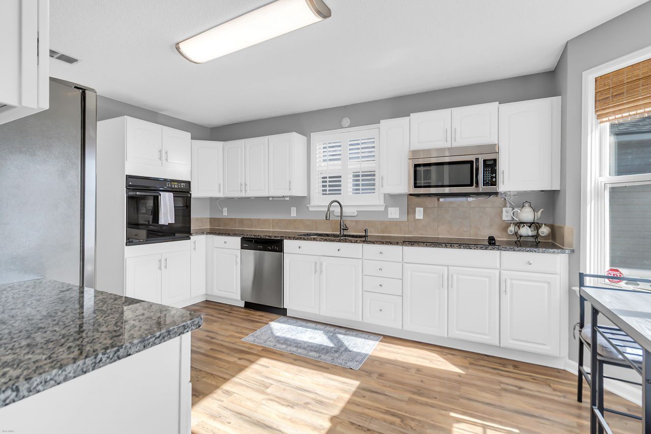 2111 Razorback Lane Photo 20