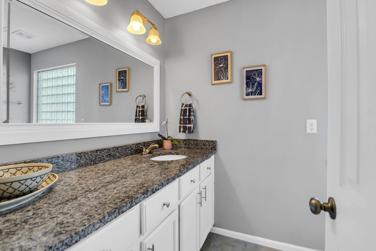 2111 Razorback Lane Photo 28