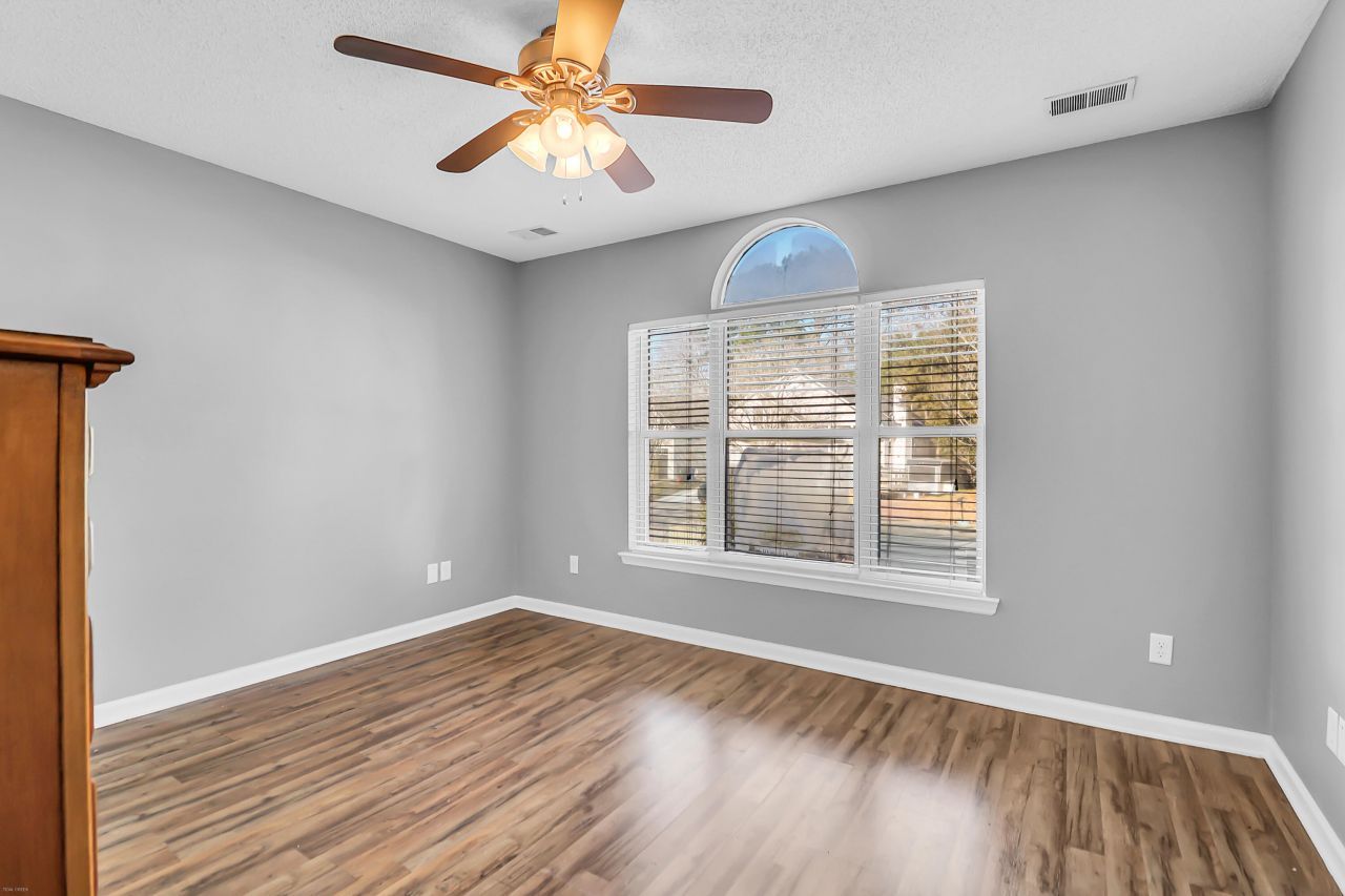 2111 Razorback Lane Photo 4