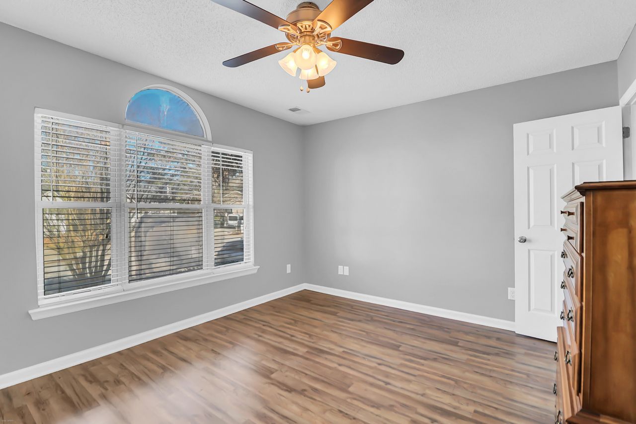 2111 Razorback Lane Photo 6