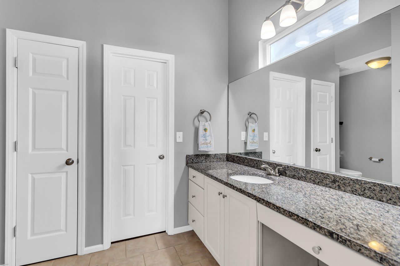 2111 Razorback Lane Photo 8