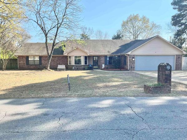 4 Riviera Drive, Conway, AR 72034