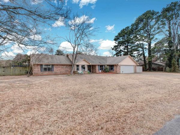 4 Riviera Drive, Conway, AR 72034