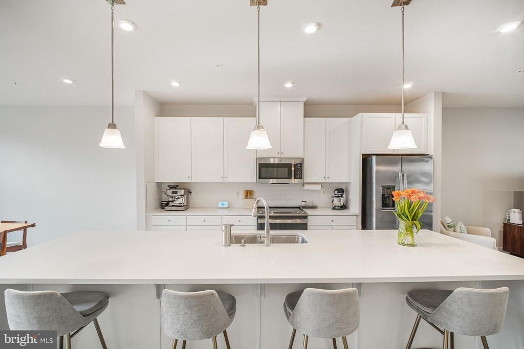 2747 Velocity Road, Unit 30F, Herndon, VA 20171 Main Photo