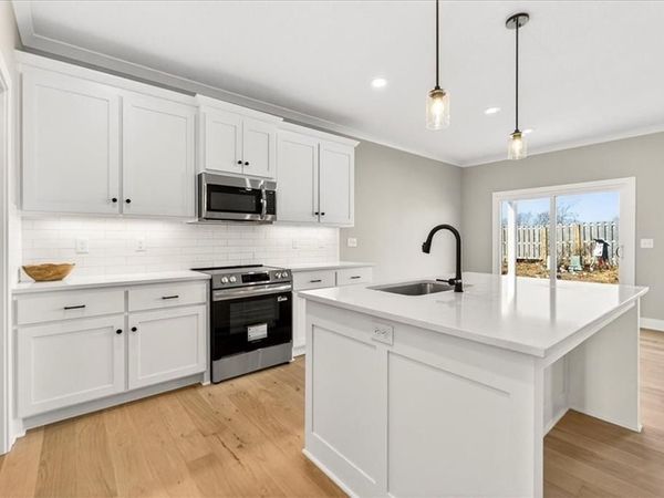 24982 W 94th Place, Lenexa, KS 66227