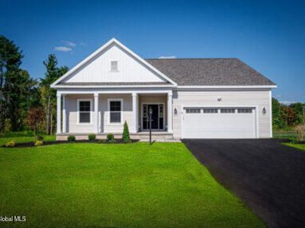 9 Stone Creek Drive, East Greenbush, NY 12061