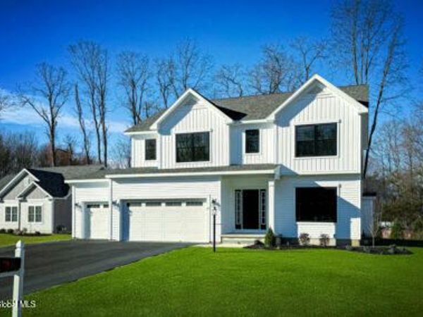 15 Stone Creek Drive, East Greenbush, NY 12061