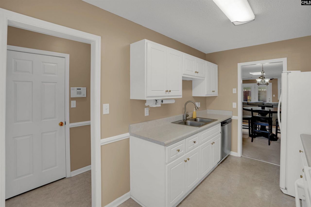 105 Thorn Tree Court Photo 5