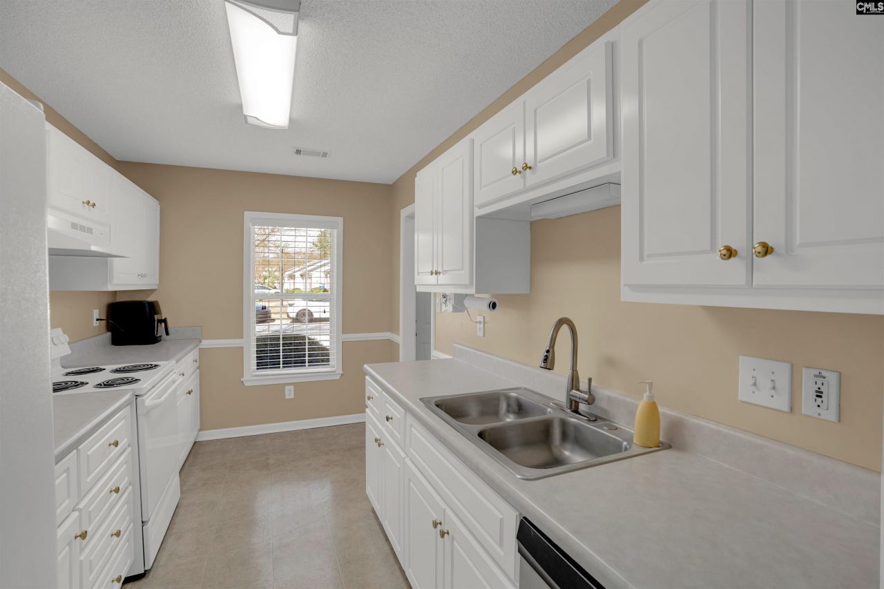 105 Thorn Tree Court Photo 6