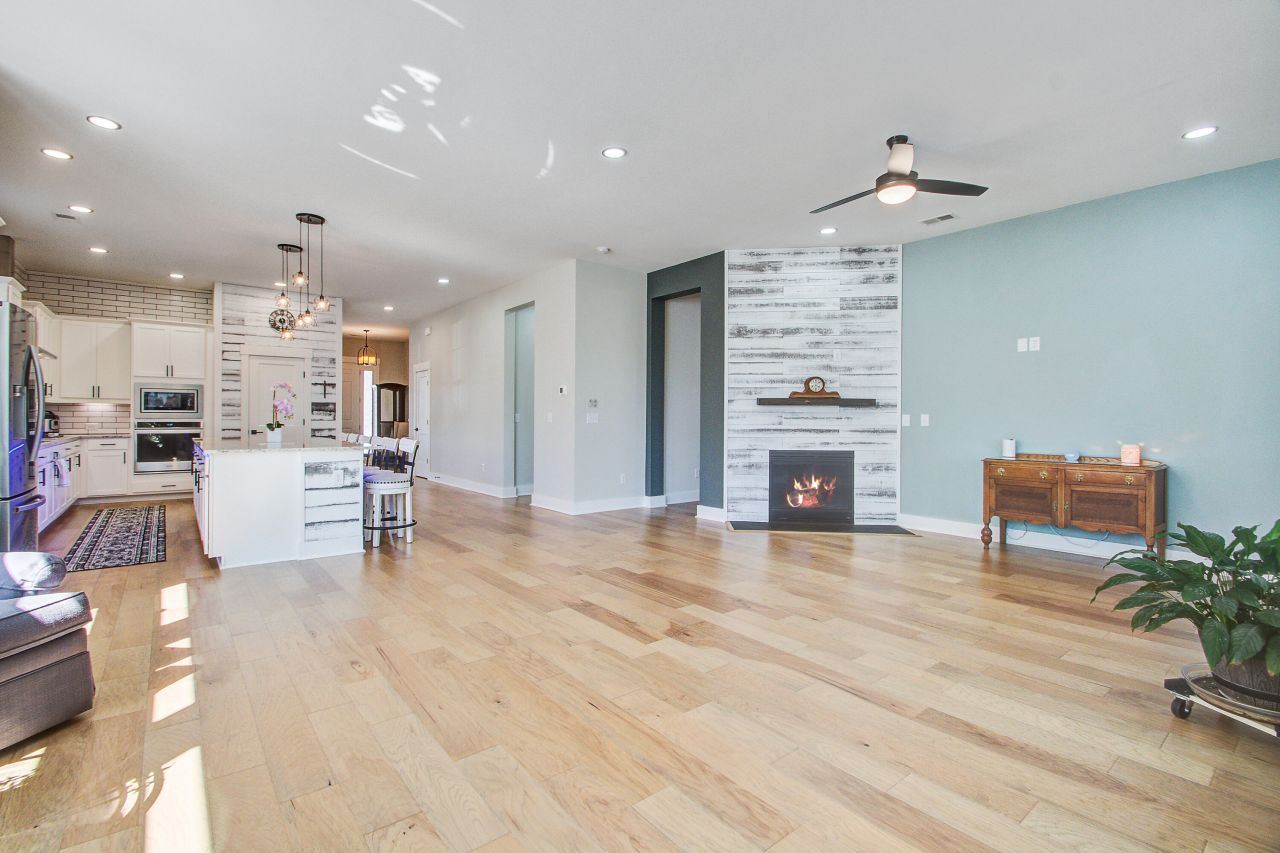 126 Clearblue Loop Photo 19