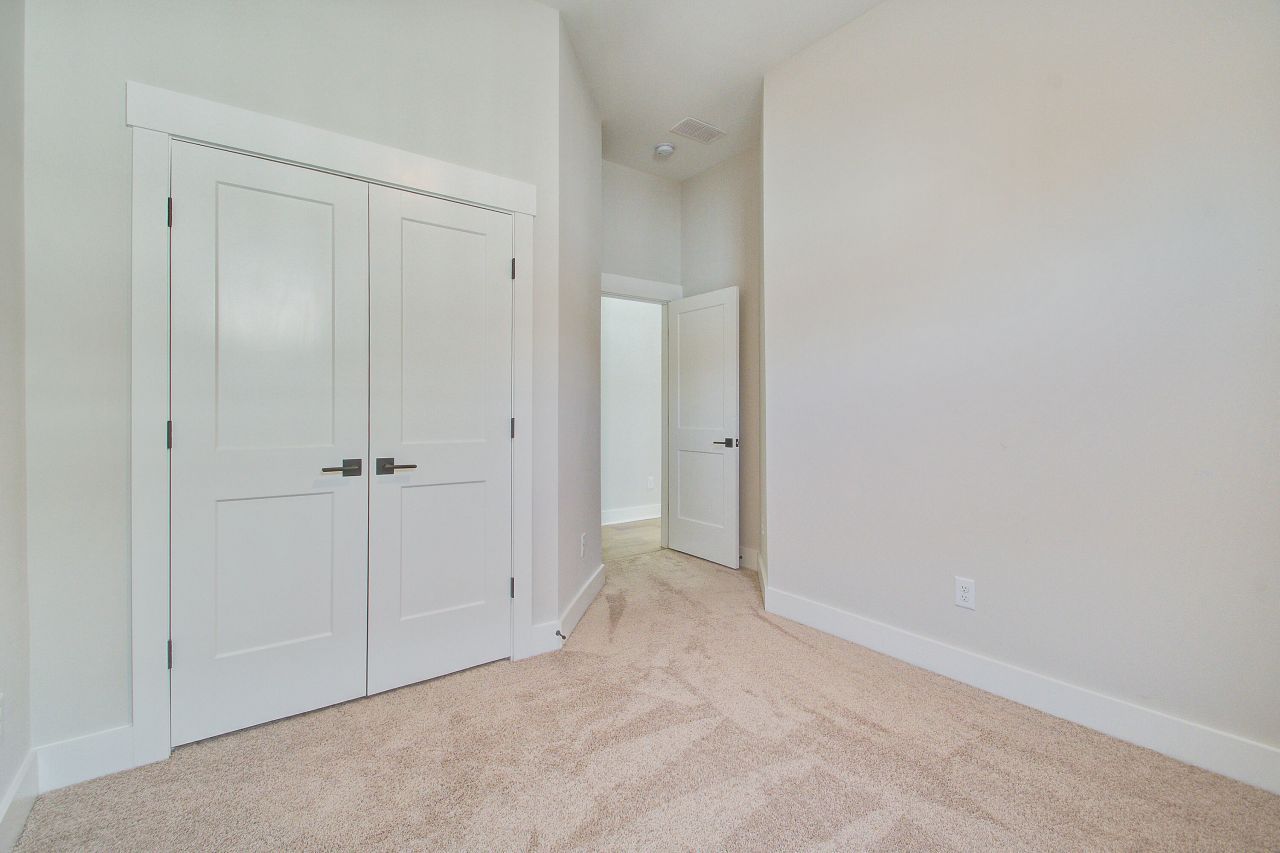 126 Clearblue Loop Photo 36