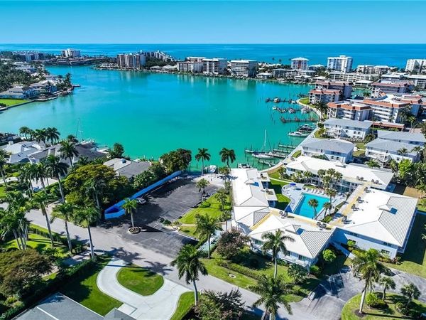 350 Harbour DR, Unit 350, NAPLES, FL 34103