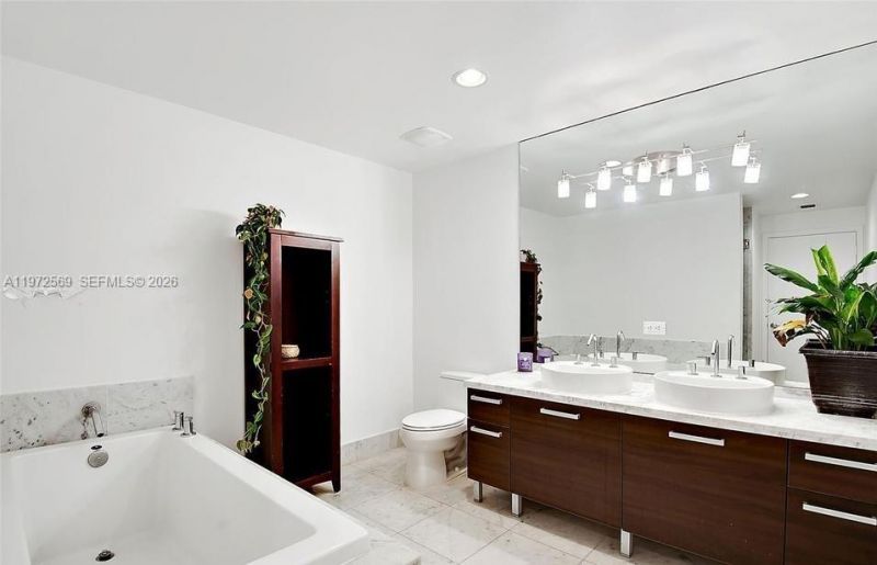 253 NE 2nd St, Unit 608, Miami, FL 33132 Photo