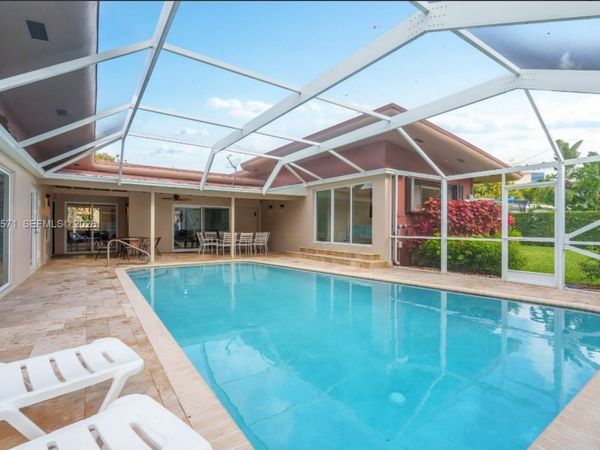 811 N Highland Dr , Hollywood, FL 33021