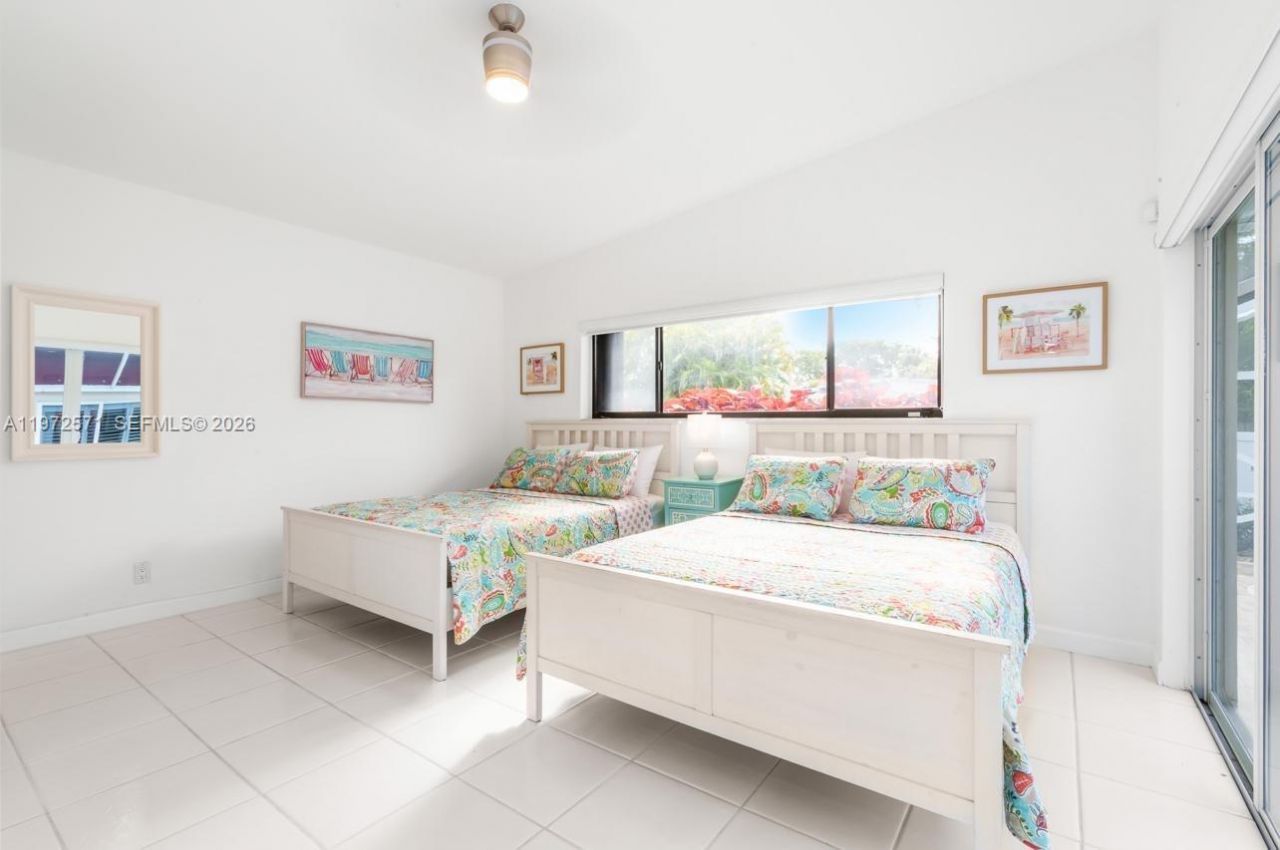 811 N Highland Dr , Hollywood, FL 33021 Photo