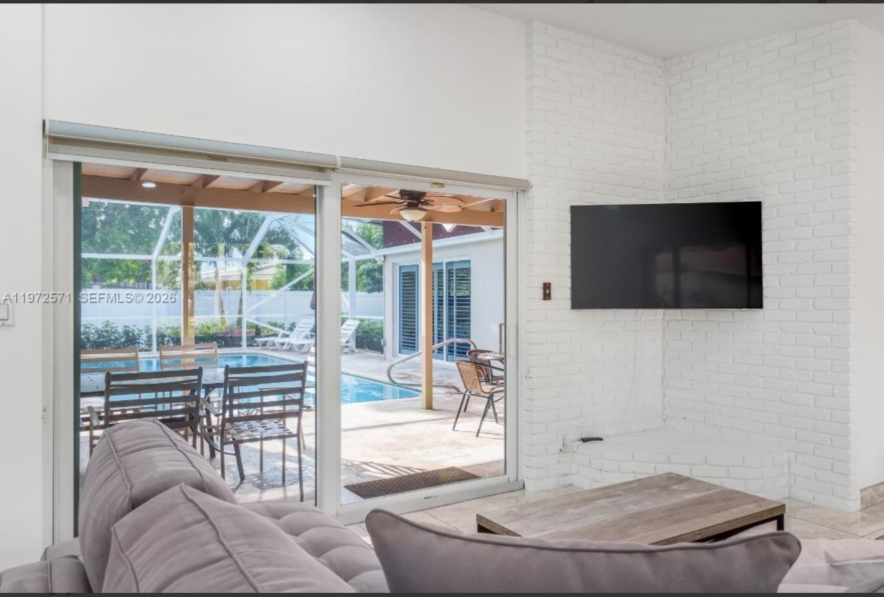 811 N Highland Dr , Hollywood, FL 33021 Photo