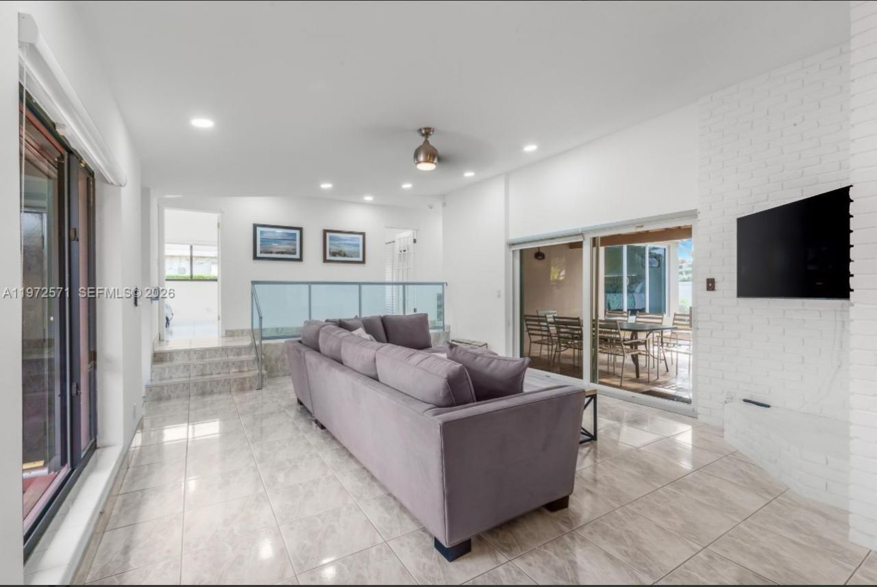 811 N Highland Dr , Hollywood, FL 33021 Photo