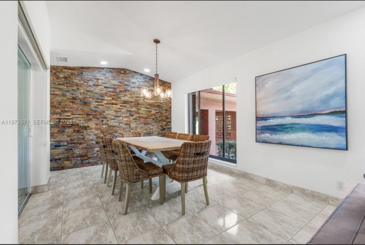 811 N Highland Dr , Hollywood, FL 33021 Photo