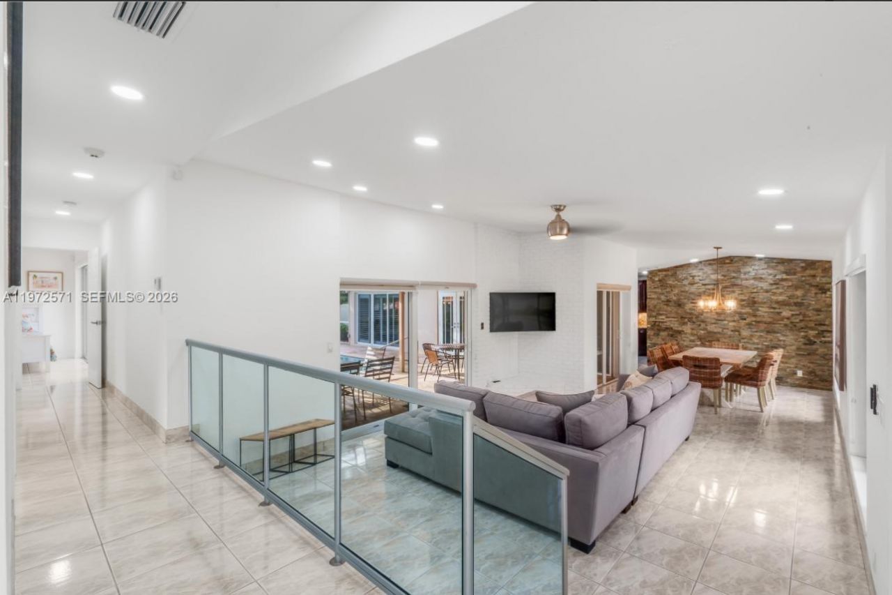 811 N Highland Dr , Hollywood, FL 33021 Photo