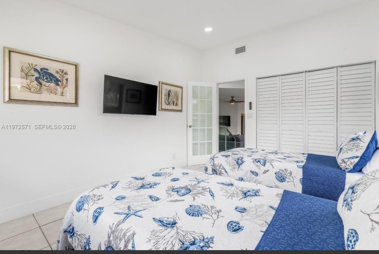 811 N Highland Dr , Hollywood, FL 33021 Photo