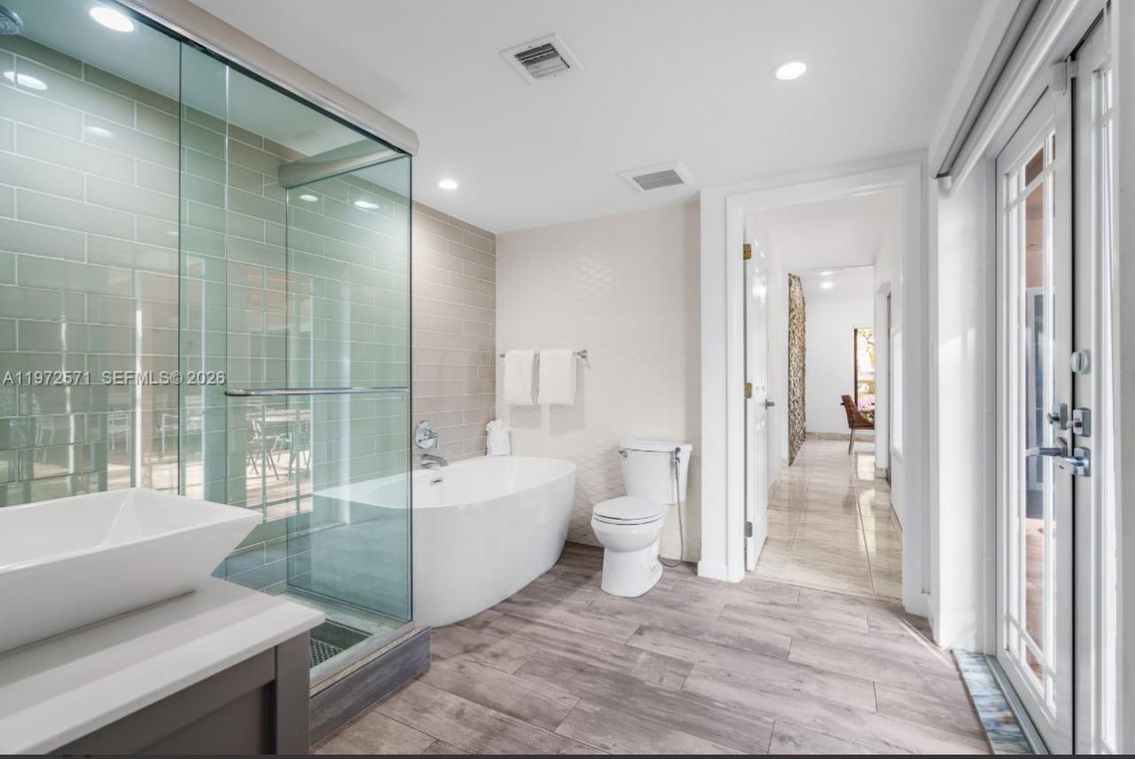 811 N Highland Dr , Hollywood, FL 33021 Photo