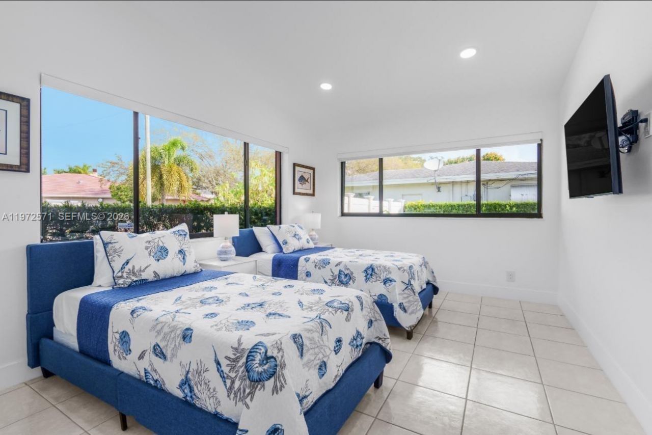 811 N Highland Dr , Hollywood, FL 33021 Photo