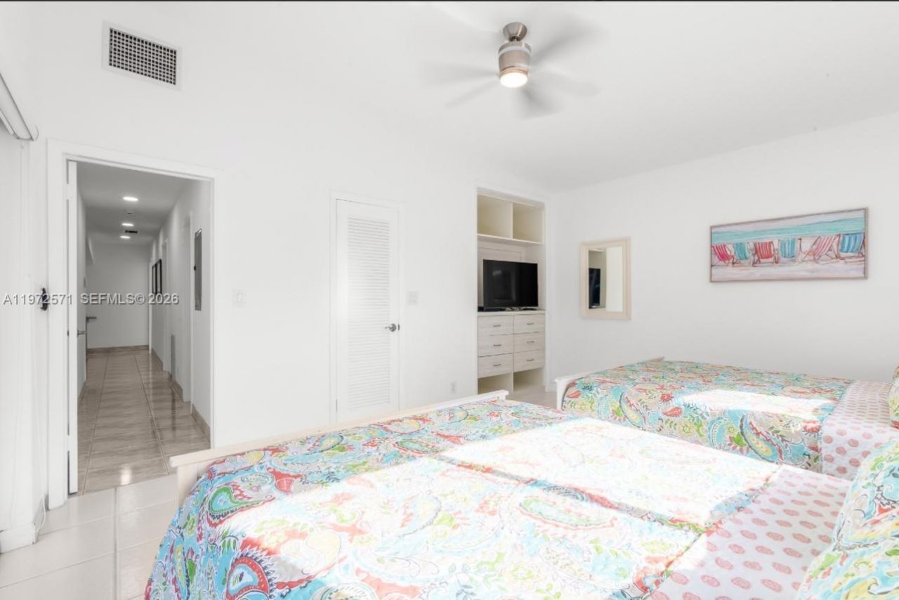 811 N Highland Dr , Hollywood, FL 33021 Photo