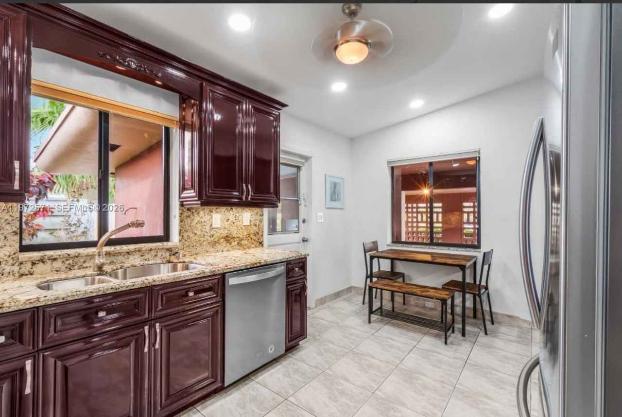 811 N Highland Dr , Hollywood, FL 33021 Photo