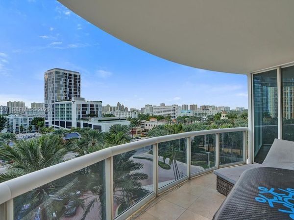 17555 Collins Ave , Unit 704, Sunny Isles Beach, FL 33160