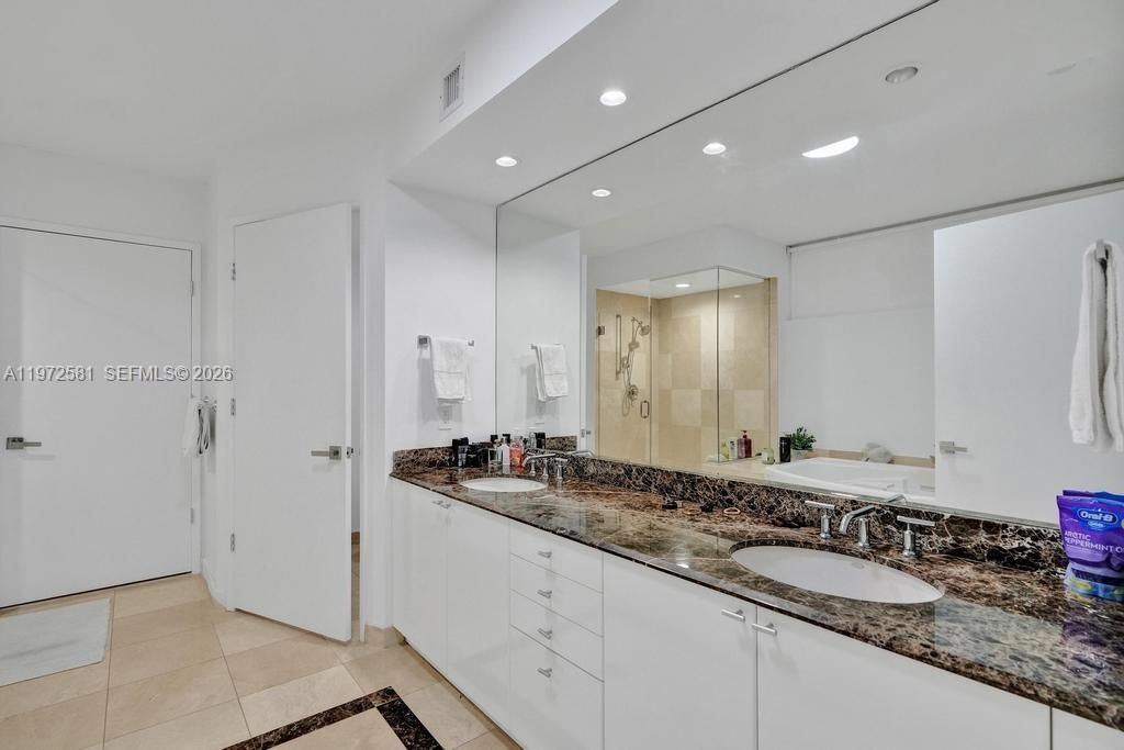 17555 Collins Ave, Unit 704, Sunny Isles Beach, FL 33160 Photo