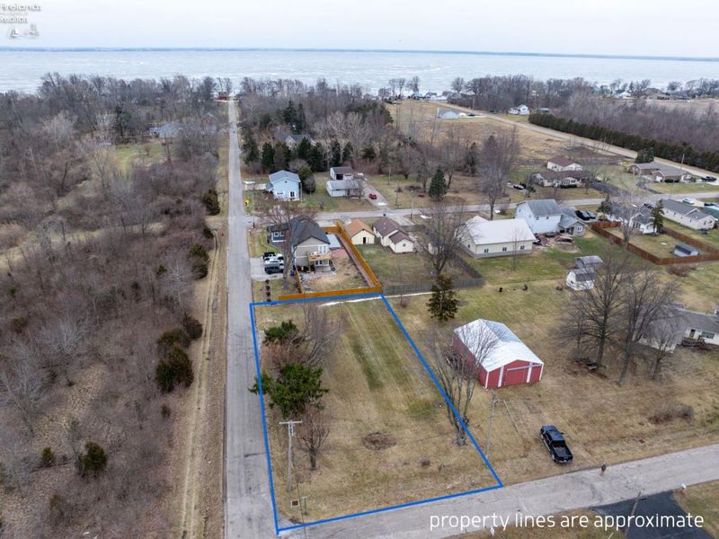 1286 E Emerald Avenue, Port Clinton, OH 43452 Photo 3