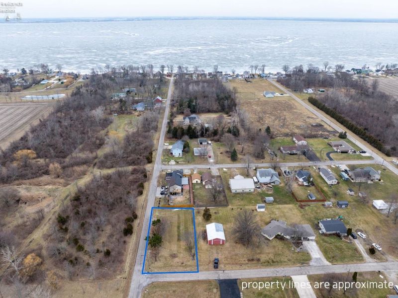 1286 E Emerald Avenue, Port Clinton, OH 43452 Photo 6