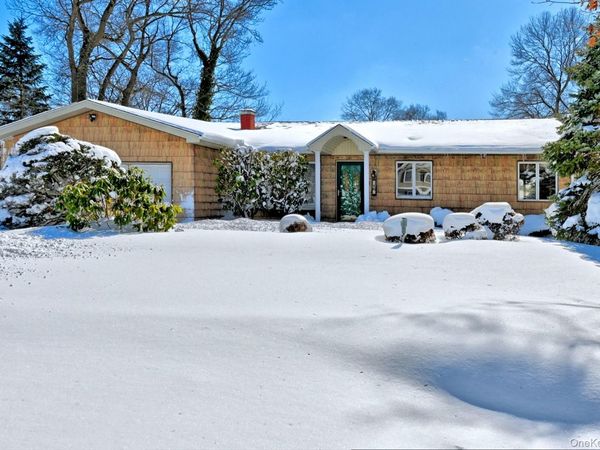 16 Hempstead Street , Holtsville, NY 11742