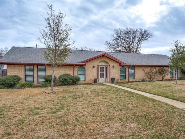 206 Edgewood Drive, Highland Village, TX 75077