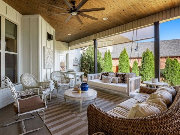 1106 NE Thorn Hill Road, Bentonville, AR 72712